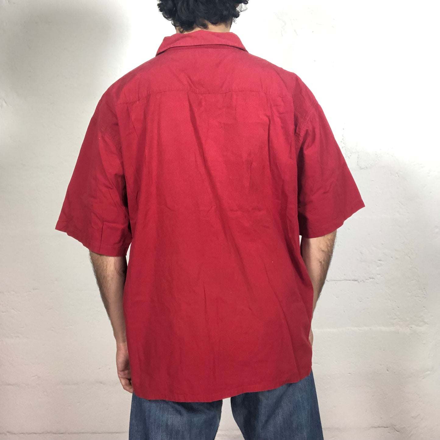 Vintage 90‘s Streetwear Red Boxy Fit Short-Sleeved Button Up Shirt with White Stripe Detail (XL)