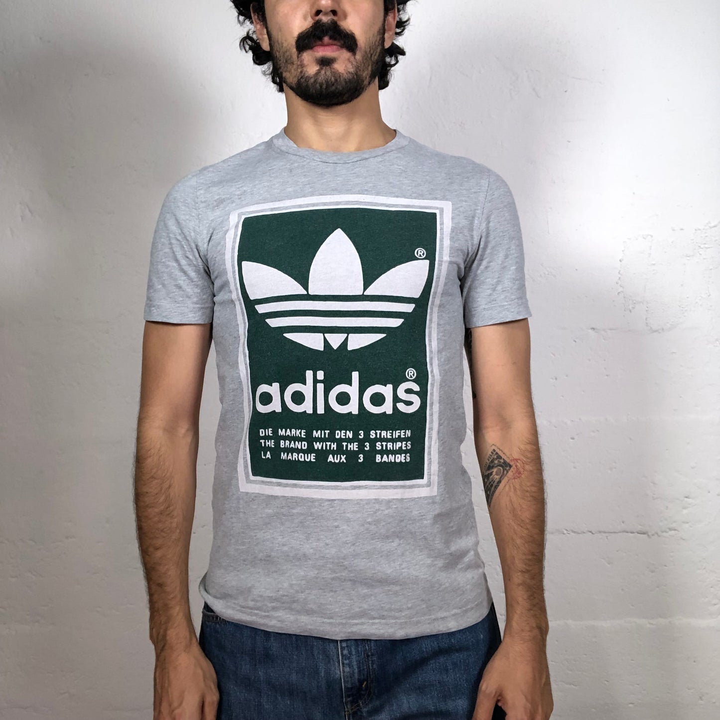 Vintage 90‘s Adidas Grey T-Shirt with White on Green Logo Print