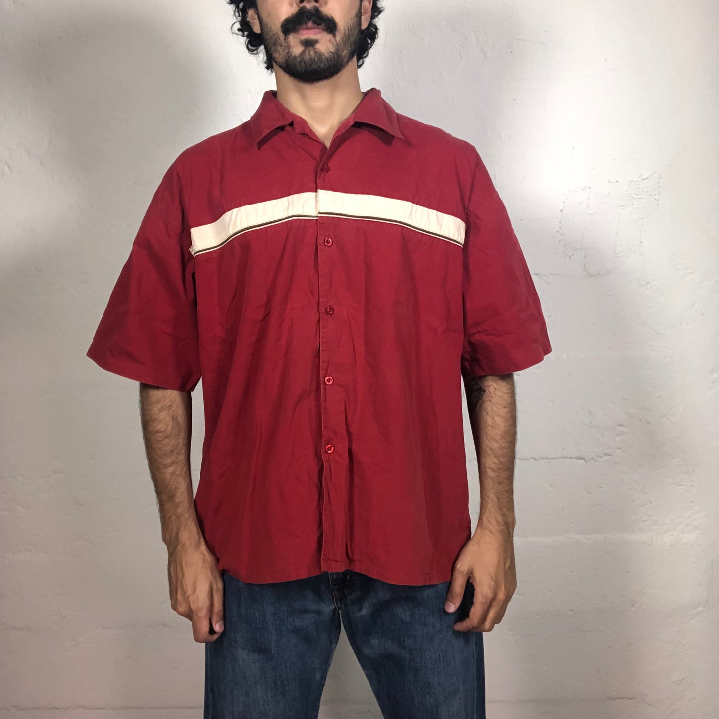 Vintage 90‘s Streetwear Red Boxy Fit Short-Sleeved Button Up Shirt with White Stripe Detail (XL)