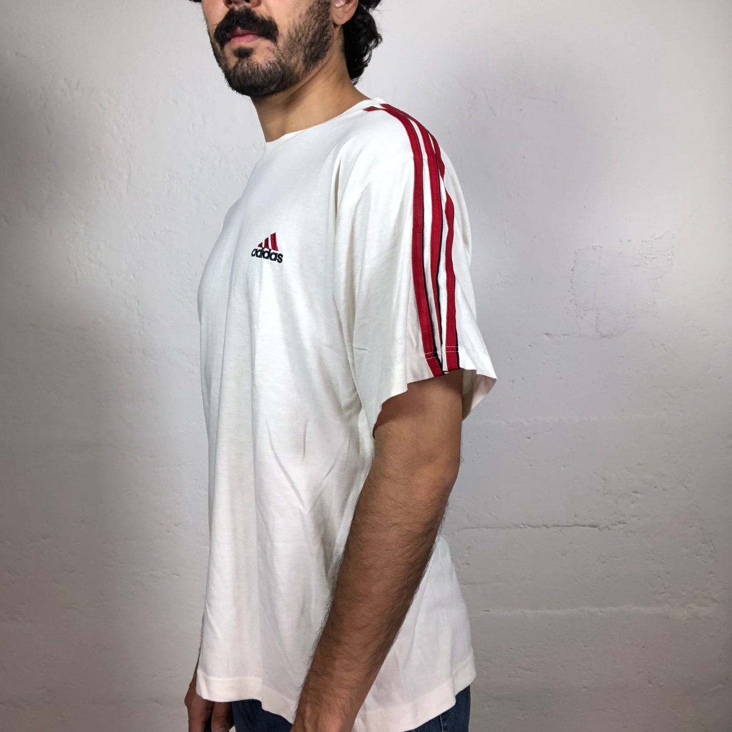 Vintage 90‘s Archive Adidas Classic White T-Shirt with Red Sleeve Stripes