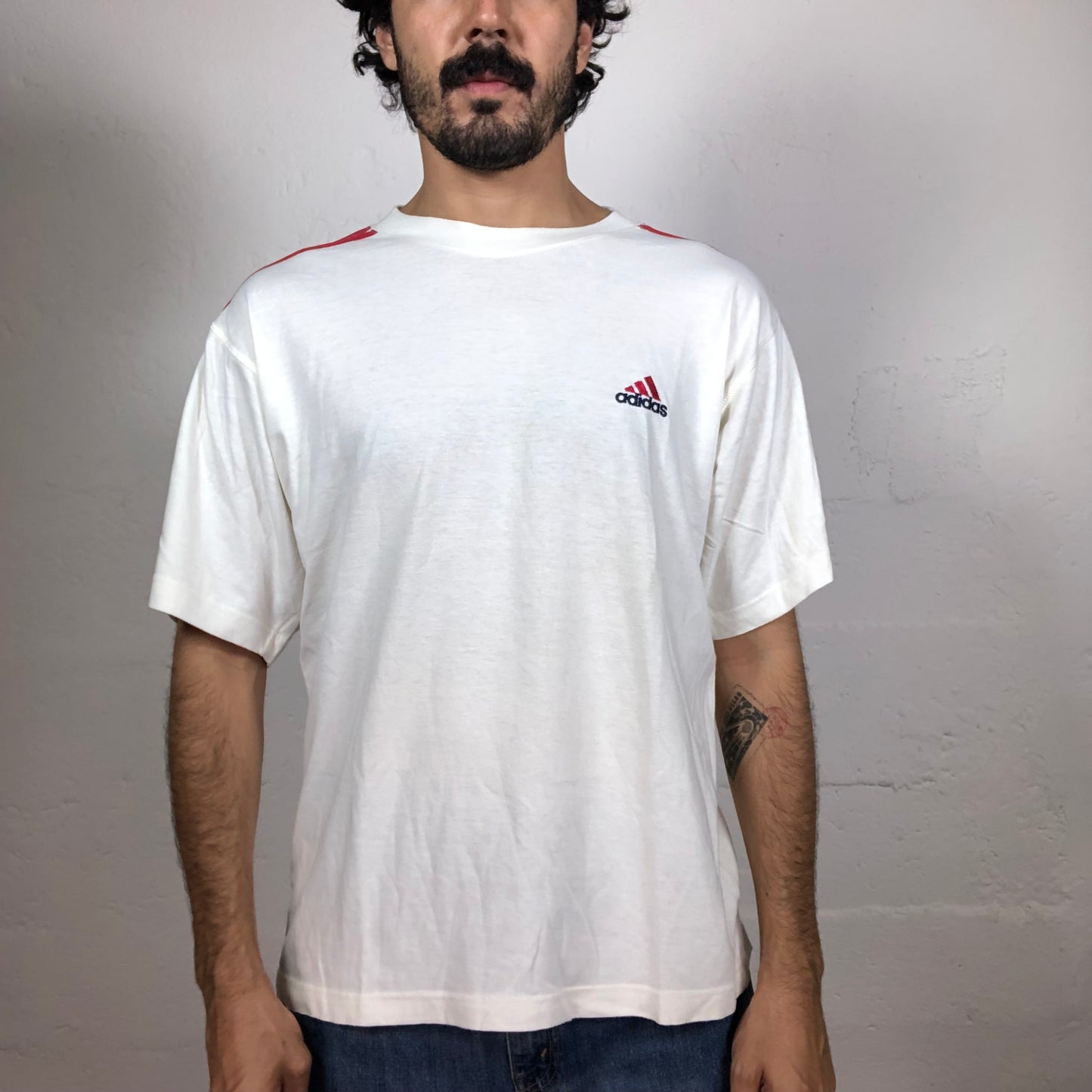 Vintage 90‘s Archive Adidas Classic White T-Shirt with Red Sleeve Stripes